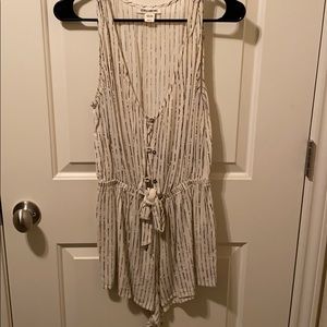 Billabong romper size medium